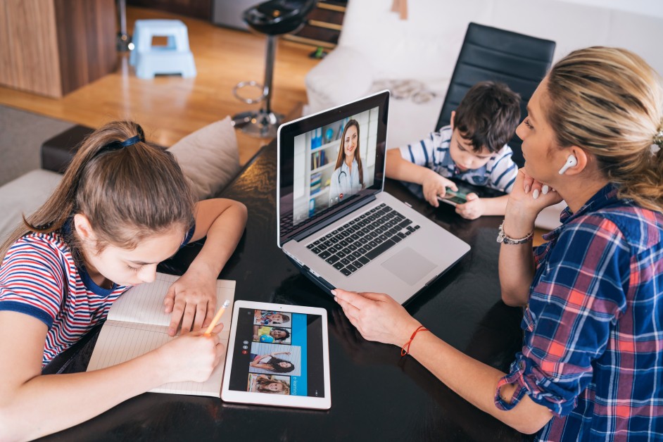 mom with small kids trying to work